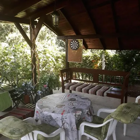 Lila Akac Apartman Apartment